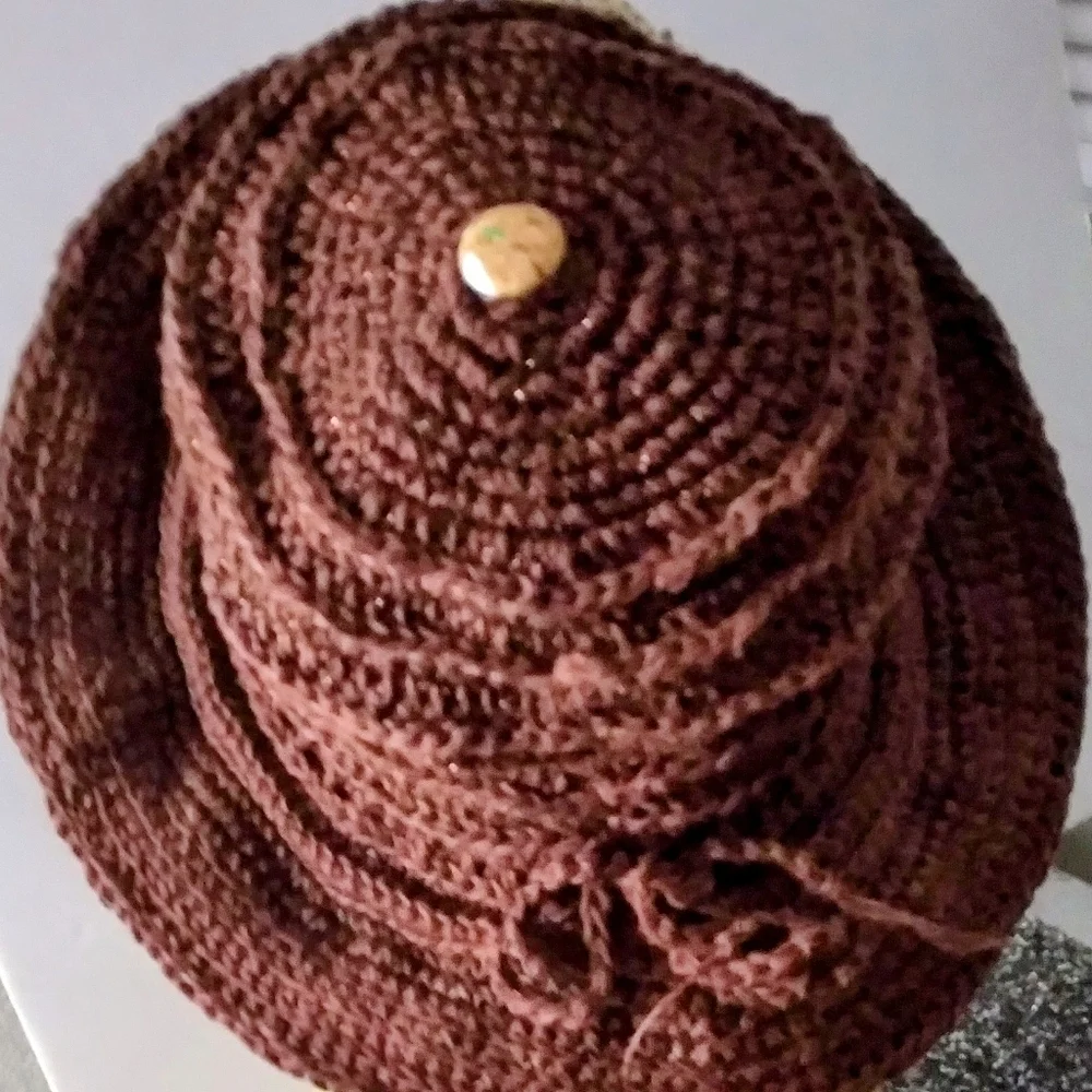 NWT Embossed Crochet Wide Brim Hemp Hat With Crochet Seashell Brooch